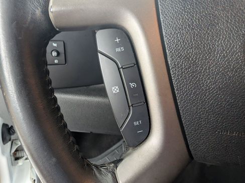 Used 2007 GMC Sierra 2500 SLE w/ EZ-Lift Tailgate Package RWD image 23