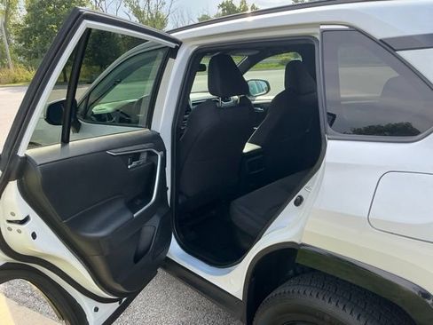 Used 2023 Toyota RAV4 SE AWD/4WD image 16