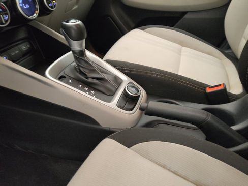 Used 2022 Hyundai Venue SEL FWD image 26