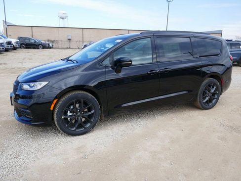 New 2026 Chrysler Pacifica Select w/ S Appearance Package FWD image 7