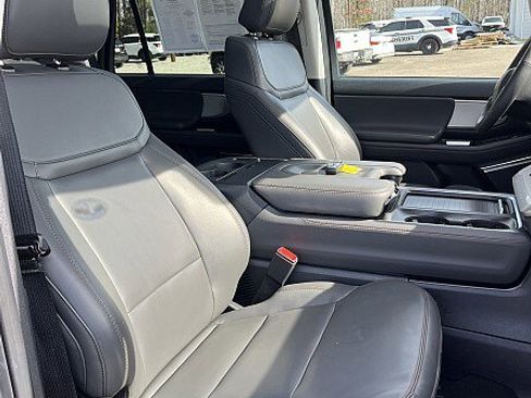 Used 2025 Ford Expedition Active image 13