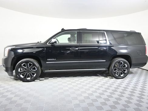 Used 2020 GMC Yukon XL Denali w/ Denali Ultimate Black Edition AWD/4WD image 2