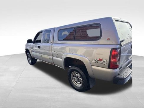 Used 2004 Chevrolet Silverado 2500 LT w/ Heavy-Duty Power Package image 10