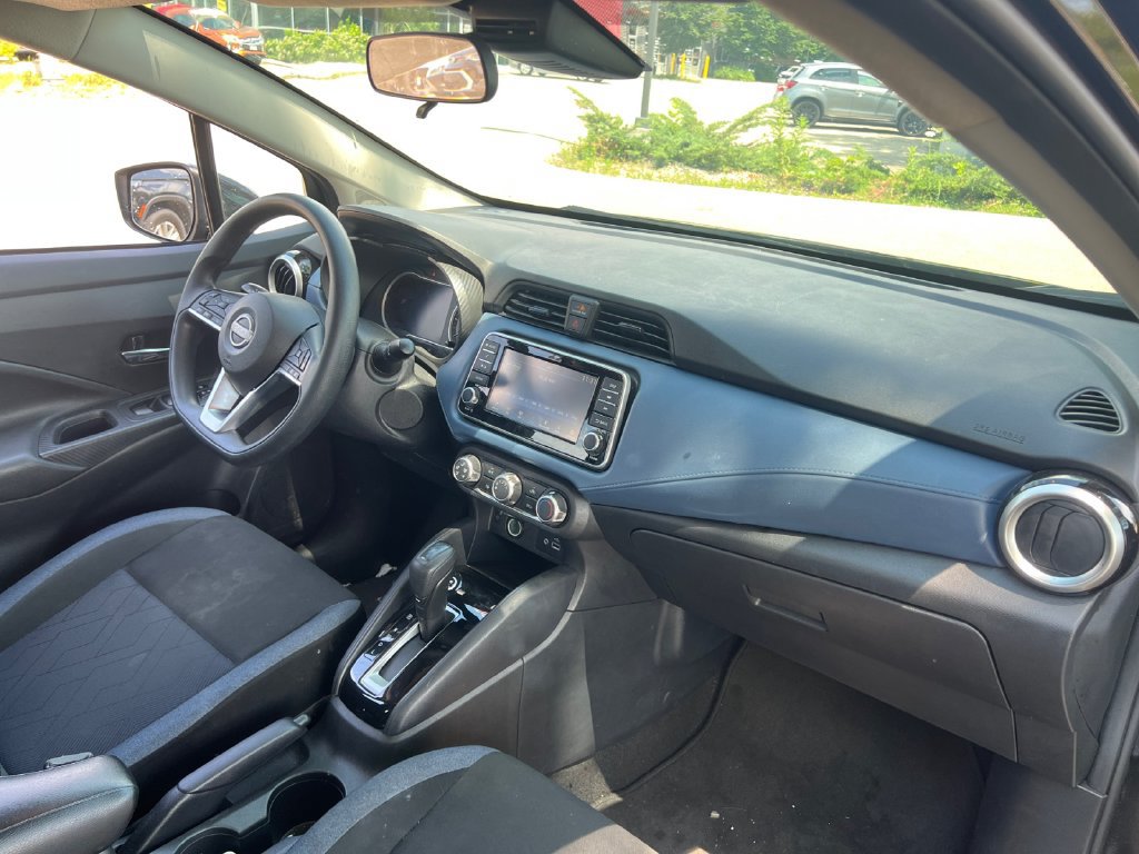 Used 2025 Nissan Versa SV FWD image 32