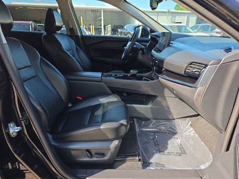 Used 2025 Nissan Rogue SL FWD image 44