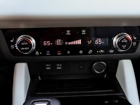 New 2025 Mitsubishi Outlander SEL image 24