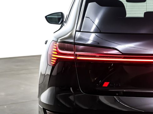 Used 2024 Audi Q8 e-tron Prestige w/ Prestige Package image 16