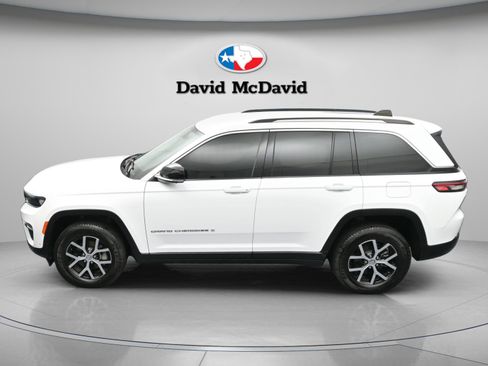 Used 2023 Jeep Grand Cherokee Limited w/ Luxury Tech Group II AWD/4WD image 40