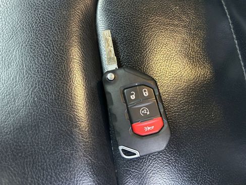 Used 2020 Jeep Wrangler Unlimited Sahara image 34