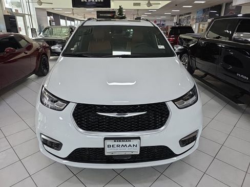New 2026 Chrysler Pacifica Pinnacle w/ Trailer Tow Group image 2