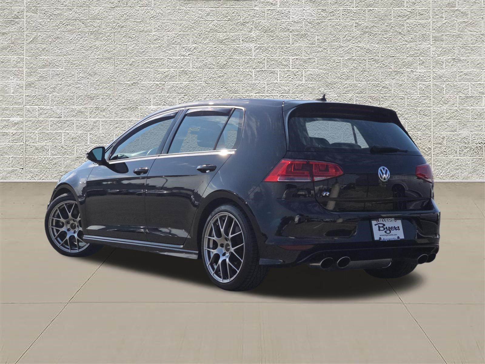 Used 2017 Volkswagen Golf R 4-Door AWD/4WD image 5