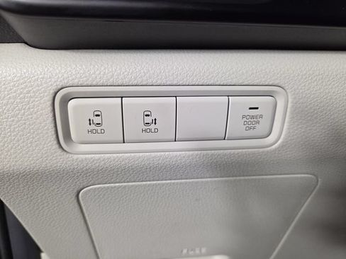 Certified 2024 Kia Carnival LX FWD image 26