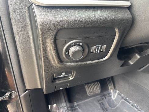 Used 2023 Jeep Grand Cherokee L Laredo AWD/4WD image 14