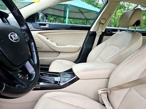 Used 2014 Kia Cadenza Premium image 12