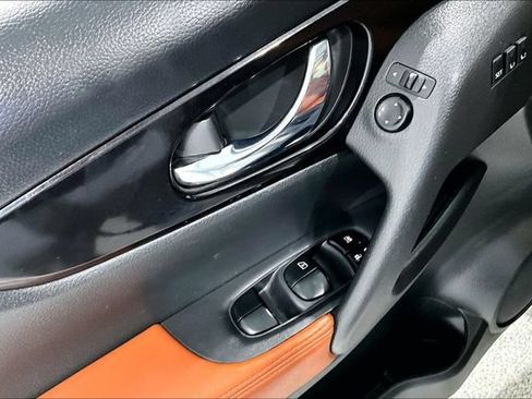 Used 2019 Nissan Rogue SL AWD/4WD image 42