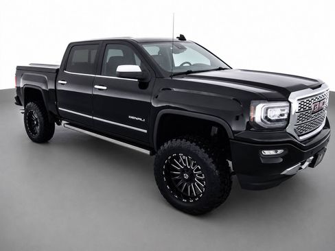 Used 2017 GMC Sierra 1500 Denali w/ Denali Ultimate Package AWD/4WD image 3