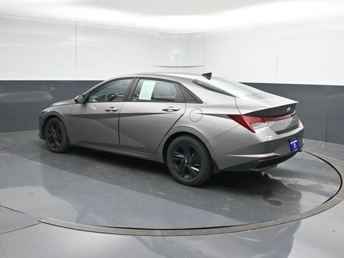 Used 2022 Hyundai Elantra Blue image 3