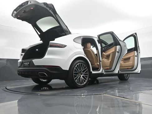 Certified 2021 Porsche Cayenne Coupe AWD/4WD image 27