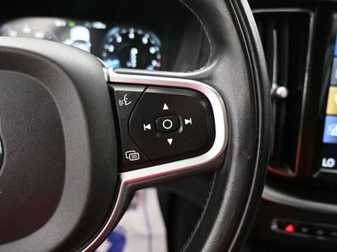 Used 2020 Volvo XC60 T5 Momentum AWD/4WD image 14
