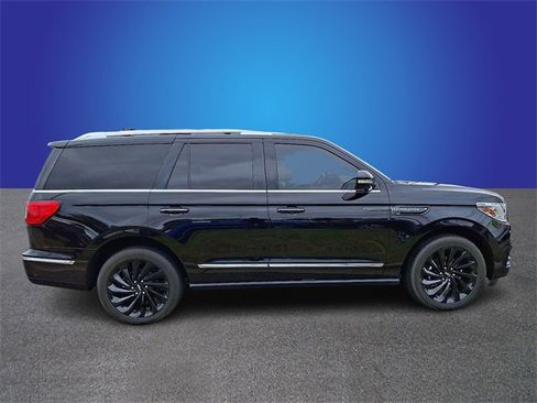 Used 2021 Lincoln Navigator Reserve image 4