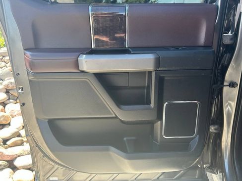 Used 2015 Ford F150 Platinum w/ Equipment Group 701A Luxury AWD/4WD image 26