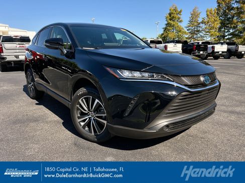 Used 2021 Toyota Venza LE image 1