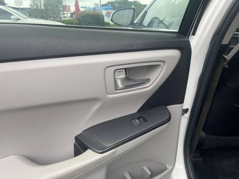 Used 2017 Toyota Camry SE FWD image 23