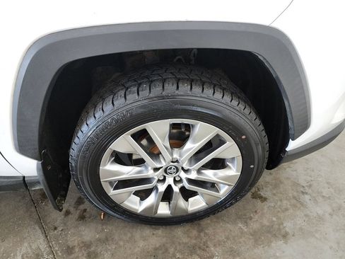 Used 2020 Toyota RAV4 XLE Premium AWD/4WD image 41