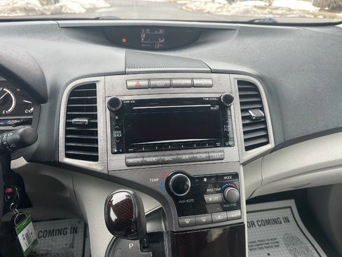 Used 2010 Toyota Venza FWD 4cyl 4dr Crossover image 11