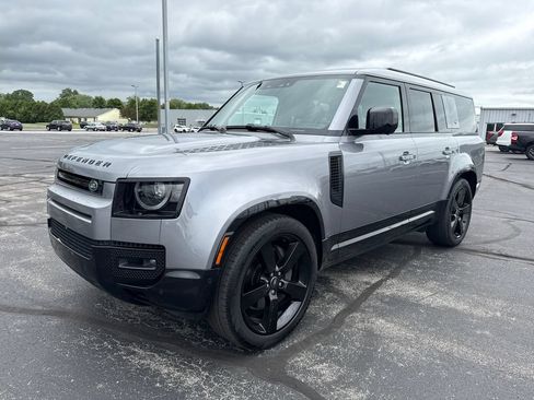 Used 2024 Land Rover Defender 130 X-Dynamic SE AWD/4WD image 5