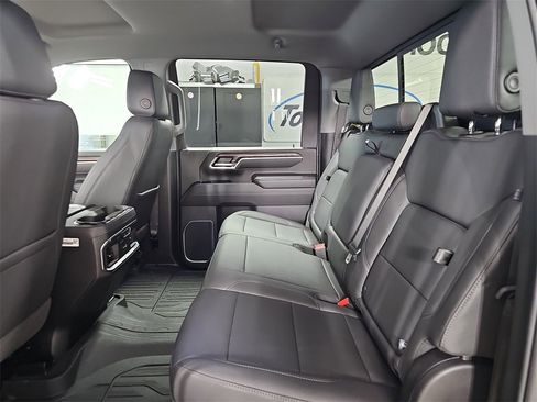 Certified 2025 GMC Sierra 2500 SLT w/ SLT Premium Package image 18