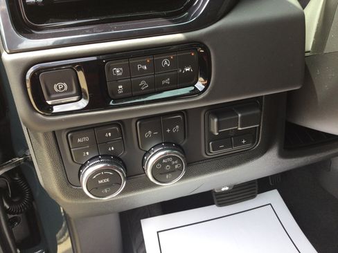New 2026 GMC Yukon XL AT4 Ultimate AWD/4WD image 12