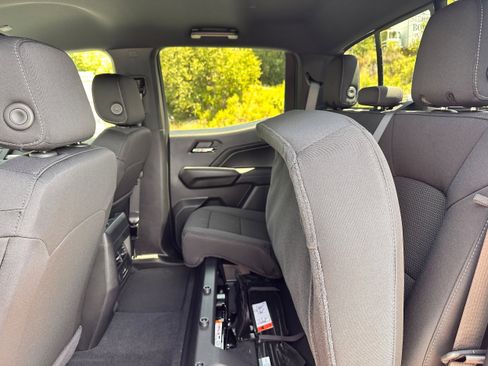 New 2025 GMC Canyon Elevation w/ Convenience Package image 9