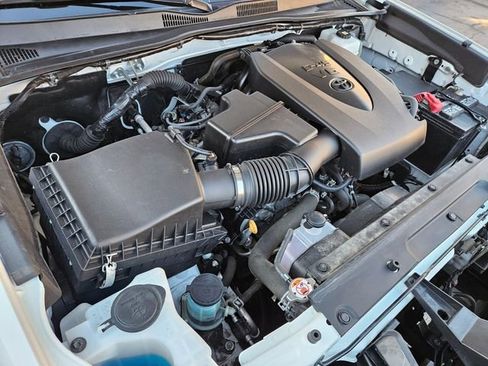 Used 2023 Toyota Tacoma TRD Off-Road w/ Technology Package image 17