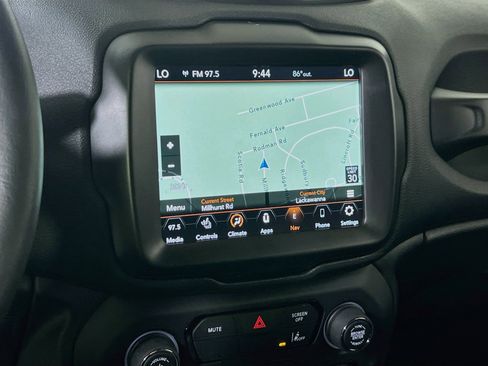 Used 2022 Jeep Renegade Altitude w/ Convenience Group AWD/4WD image 13