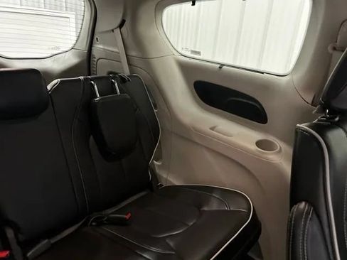 Used 2024 Chrysler Pacifica Limited FWD image 20