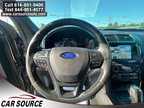 Used 2017 Ford Explorer XLT w/ Equipment Group 202A AWD/4WD image 15