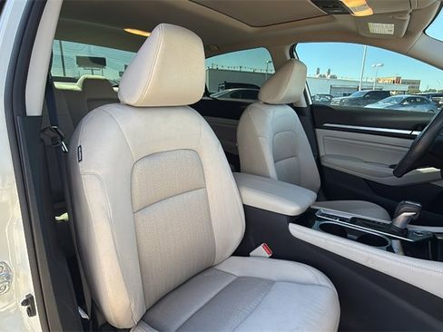 Used 2023 Nissan Altima 2.5 SV w/ SV Premium Package image 35