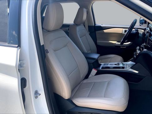 Used 2022 Ford Explorer Limited w/ Equipment Group 301A RWD image 9