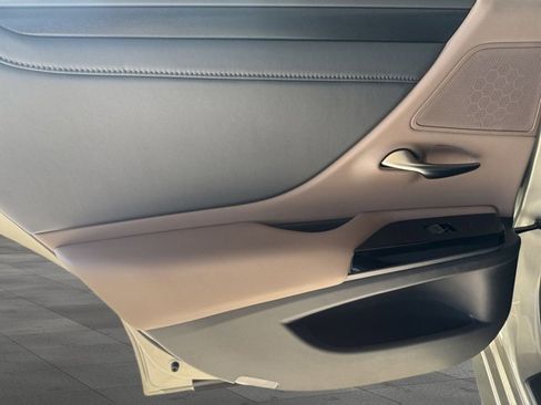 Certified 2025 Lexus ES 300h w/ Premium Package image 26