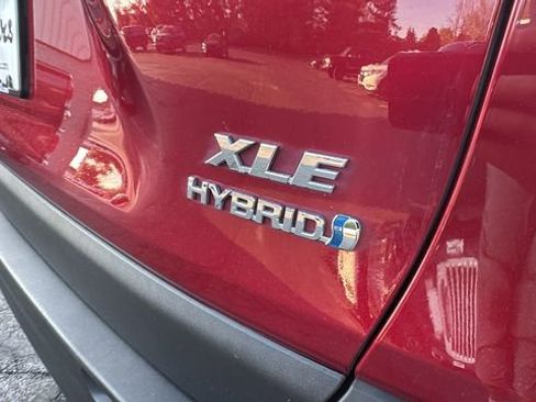 Used 2023 Toyota RAV4 XLE Premium image 38