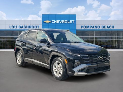 Used 2025 Hyundai Tucson SE FWD image 1