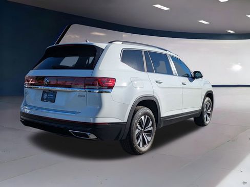 Certified 2025 Volkswagen Atlas SE image 3