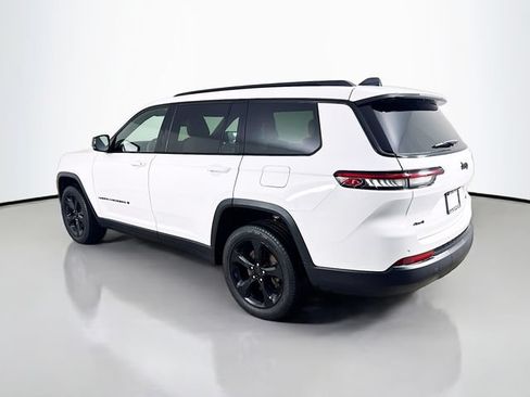 Used 2025 Jeep Grand Cherokee L Limited w/ Black Appearance Package AWD/4WD image 9