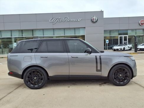 Used 2025 Land Rover Range Rover Autobiography image 5