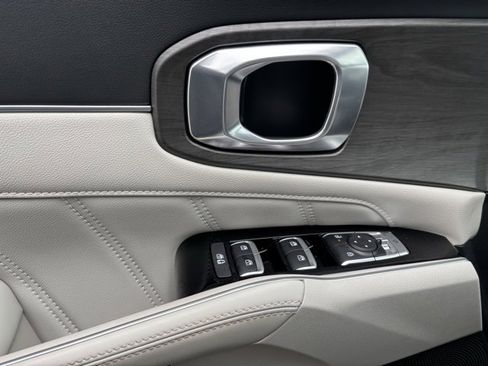 Used 2024 Kia Sorento SX image 31