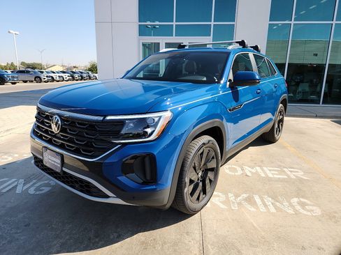 New 2026 Volkswagen Atlas Cross Sport SE image 3