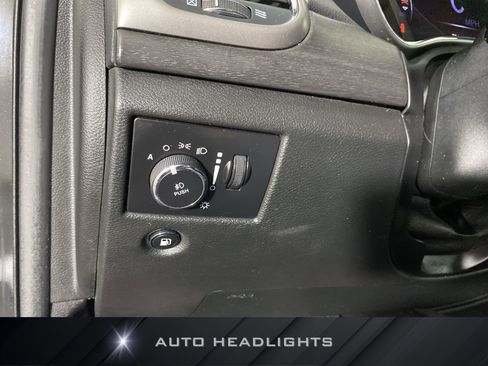 Used 2018 Jeep Grand Cherokee Laredo image 24