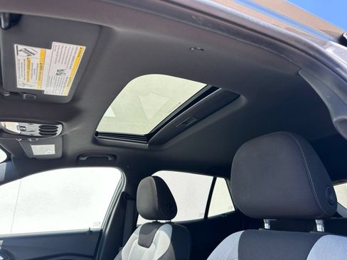 Used 2024 Chevrolet Trax RS w/ Sunroof Package FWD image 19