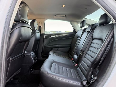 Used 2018 Ford Fusion SE w/ Equipment Group 602A FWD image 16